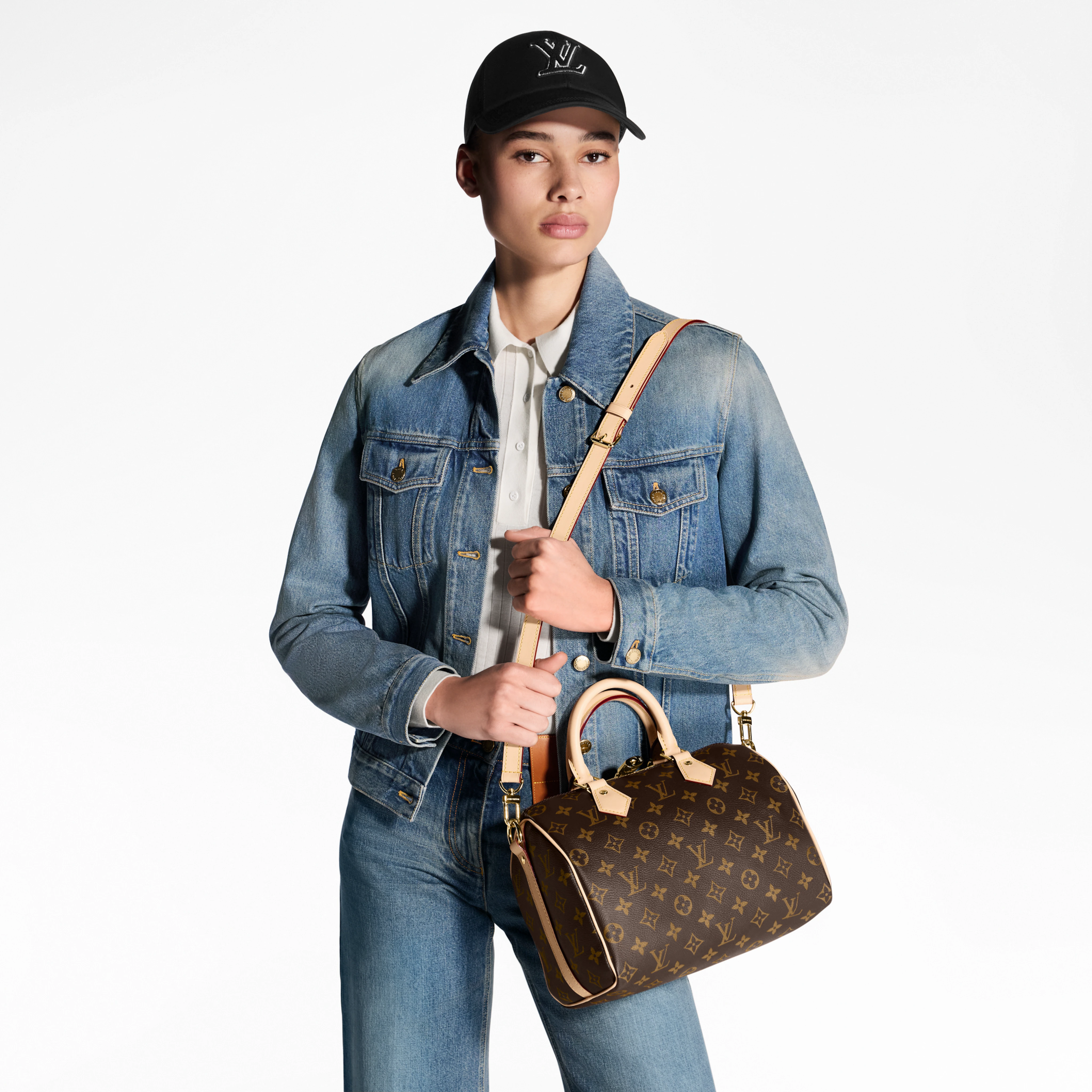 louis-vuitton-sac-speedy-bandouliere-25-mon-monogram–P01918_PM1_Worn view